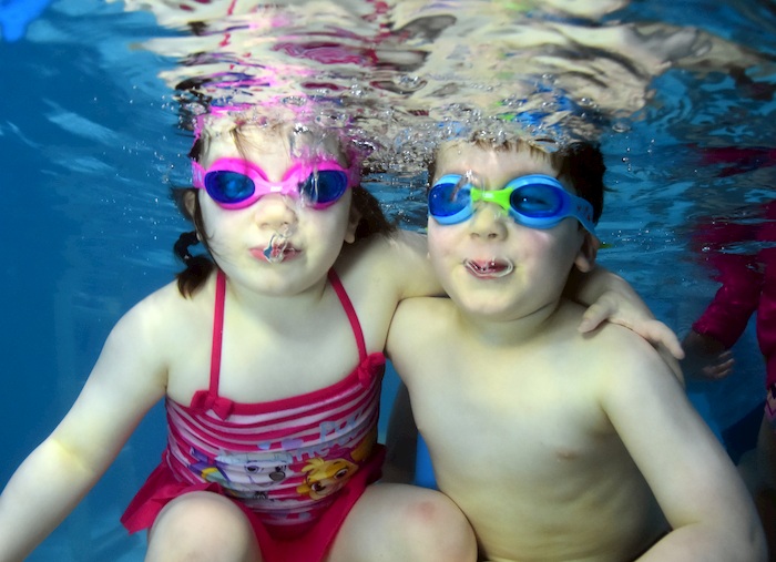 Swimming lessons with twins or more when on your own Swimming lessons on your own with twins