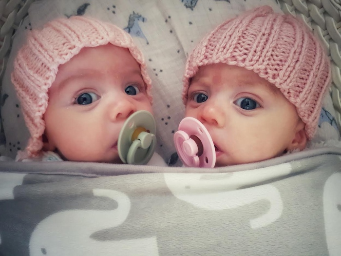 twins using dummies