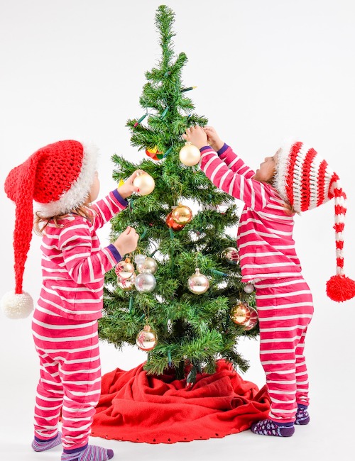 12 ways to protect the Christmas tree from twins or triplets! how to distract twins from the christmas tree