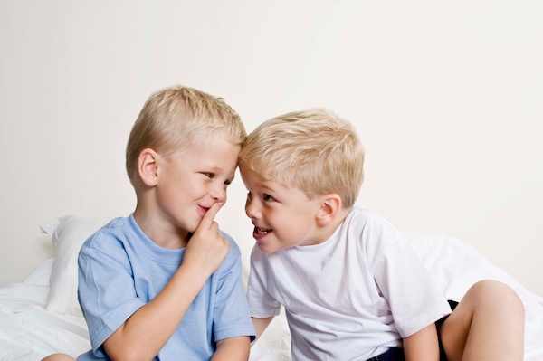 Crytophasia in twins