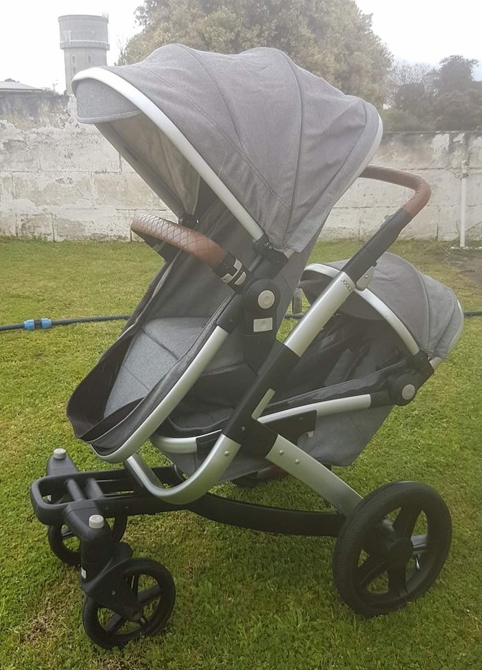 Choosing a twin pram. 7 tips from a twin mum. twin pram