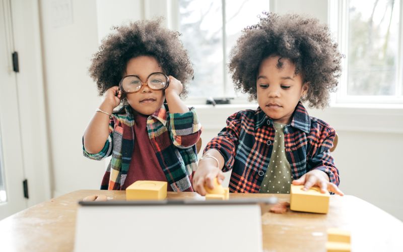 Advantages of having twins or triplets Twin advantages