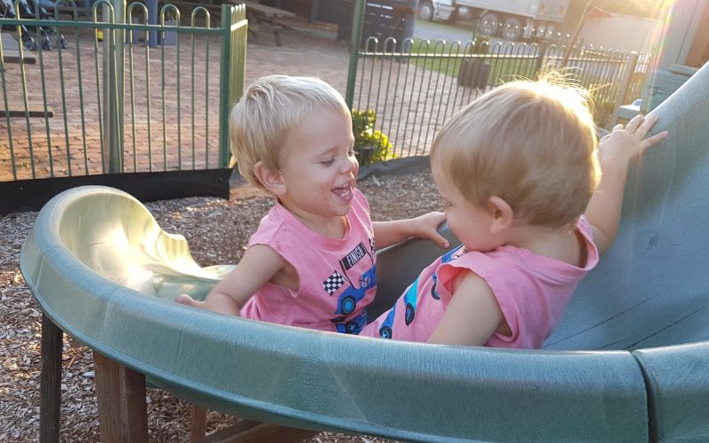 The average weight of twins is 2.5kg. But not these big boys! average weight of twins is 2.5kg