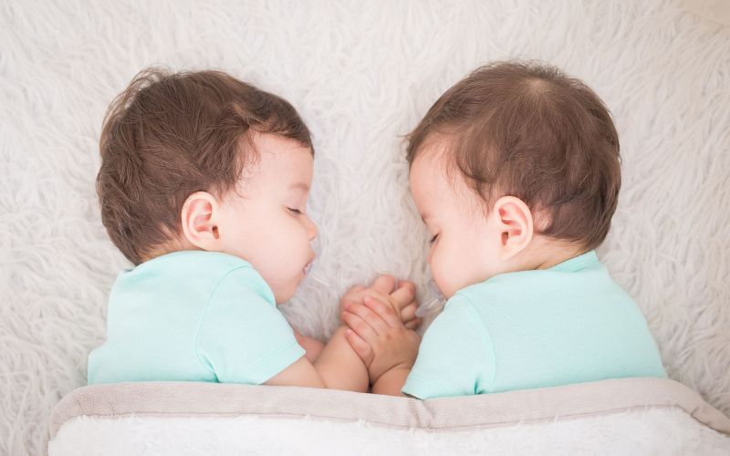Tips for parents to ensure their multiples and twins get enough sleep at daycare how twins get enough sleep at daycare