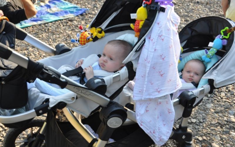 7 Reasons NOT to Use Capsules for Twins, Triplets or More Pram Or Capsule For Twins