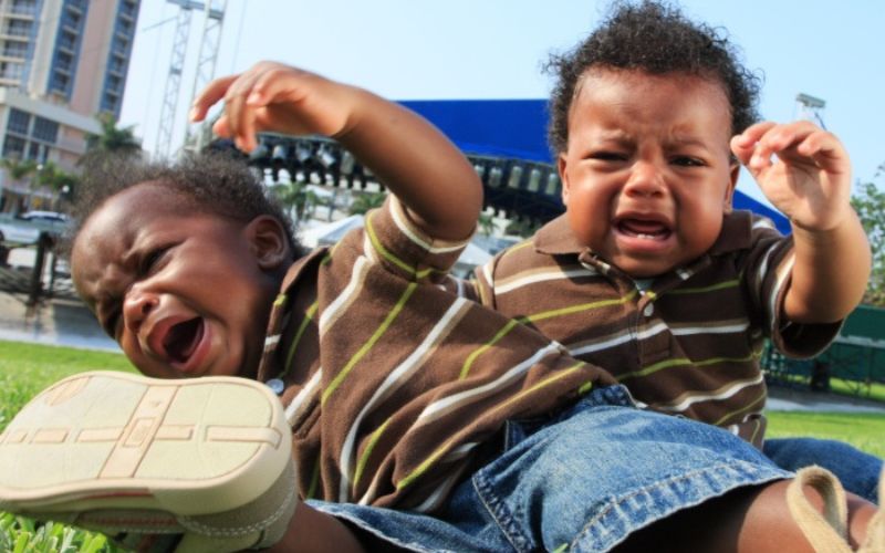 Multiples or Twins that fight over sharing Mummy or Daddy Twins that fight over mummy