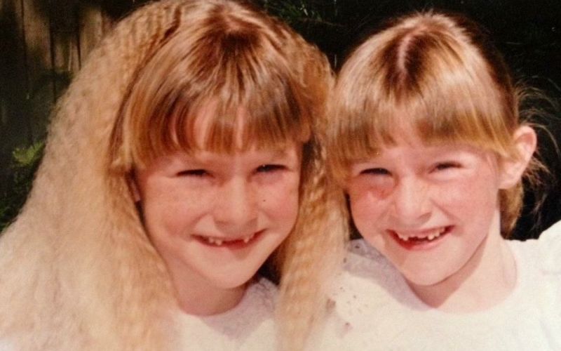 Twinterview with 32 year old identical twins - Kimberly and Jemma identical twins