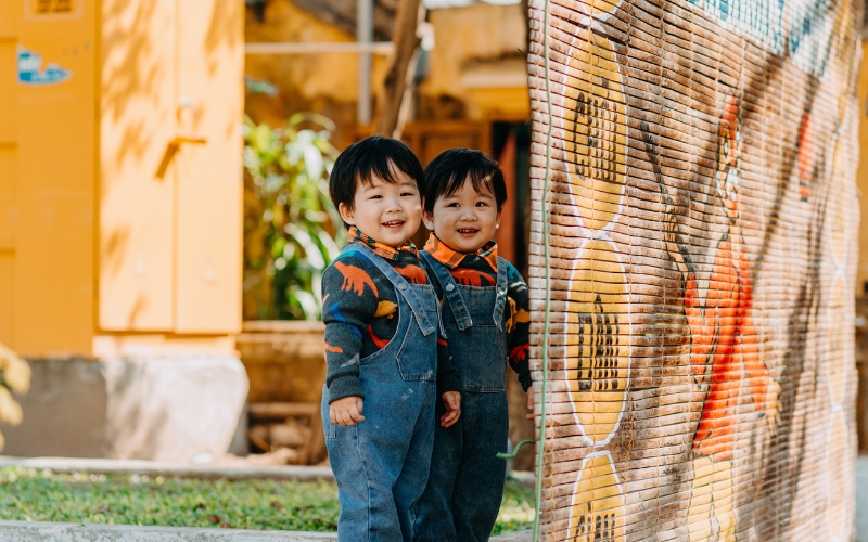 Outdoor activities with 2 year old twins or triplets Outdoor activities with 2 year old twins