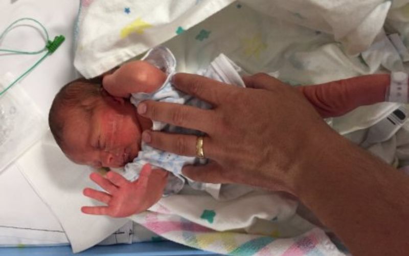 I gave birth vaginally to one twin (in the toilet). The second twin was born by caesarean. pregnant with twins 32 weeks 4 days
