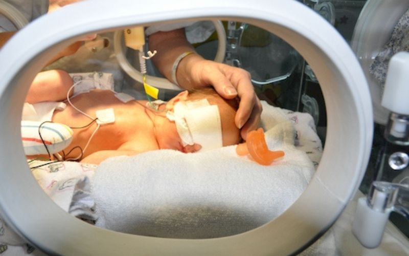 Twins in the Special Care Nursery. My experience. prem twins SCN