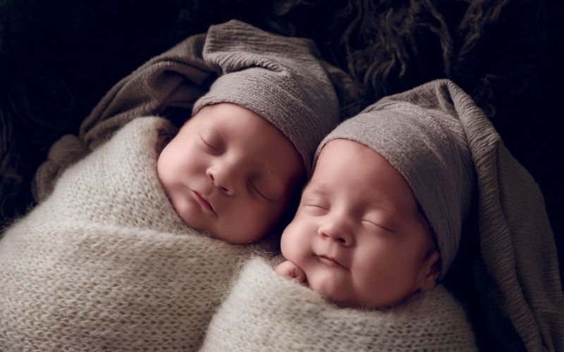 Twins born on different days. Twins born four days apart have different star signs. Can twins be born on different days