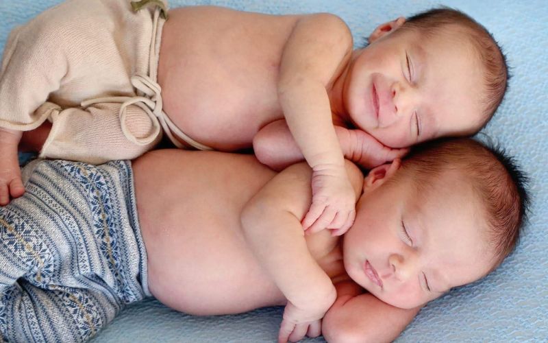 Drug free natural twin birth story. Twins born in 16 minutes from first push! A drug free natural twin birth